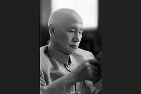 5个名人离世前镜头：老蒋双手被胶带绑在椅子上，列宁瘫在椅子上图片