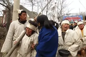 葬礼习俗中的引魂幡，是什么意思？应该由谁来扛？上面要怎么写？图片