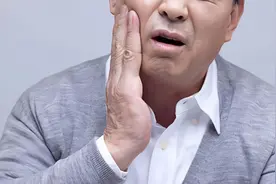 口腔溃疡反复发作，别急着泻火，这个中成药才对症图片