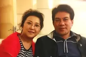 演员朱时茂：26岁娶初恋，结婚43年分居14年，如今婚姻状况怎样？图片