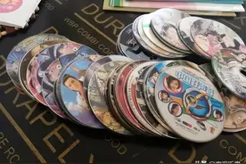 现在为何还有人回收DVD旧光盘，废旧光盘到底有什么价值图片