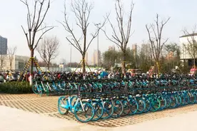 西咸新区沣河森林公园地铁口有了非机动车专用停车场图片