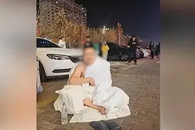 新疆地震男子裹被子从5楼箭步逃生图片