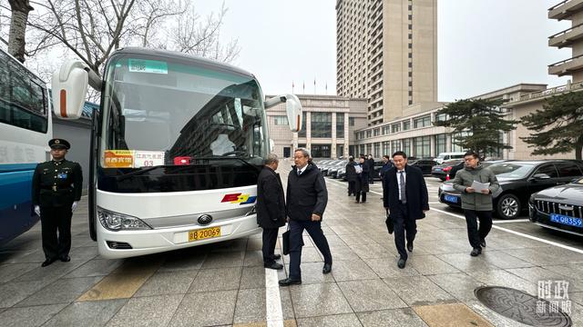 时政新闻眼丨发展新质生产力，习近平为何强调“因地制宜”四个字？