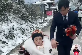 李喜梅与大双在贵州举行世纪婚礼，男方奶奶表情严肃，评论区沦陷图片