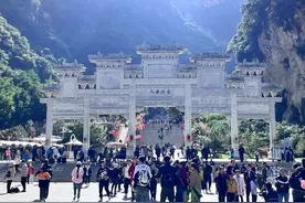 太华荣耀// 回望—2023飞跃梦想创佳绩 展望—2024拥抱挑战续辉煌图片