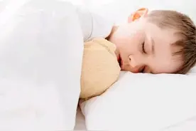 揭秘孩子连续几晚咳嗽呕吐的元凶！这个常见误区很多家长都在犯！图片