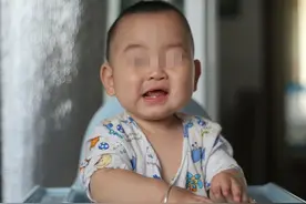 当宝宝出现6种症状，说明要出牙了，用三招顺利度过出牙期图片