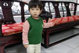 晰元成长日记：与爷爷奶奶一起的快乐时光图片