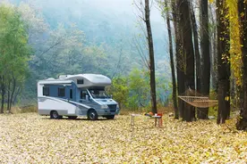 20岁小伙攒万元买车遭家人反对，沟通后终获支持实现梦想图片