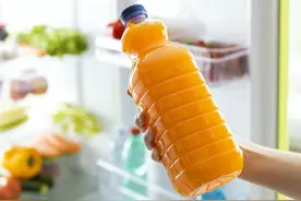 马上停止用这种瓶子，能析出有害物质，会损害肝脏，很多人都在用图片