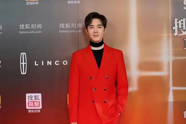 他是《迪迦奥特曼》中文主题曲的原唱，也是我们的童年记忆！