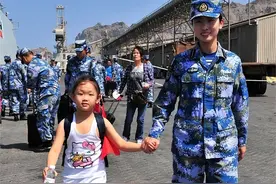 15年也门撤侨时，为何武装分子不敢靠近？只因中国出动了大家伙图片