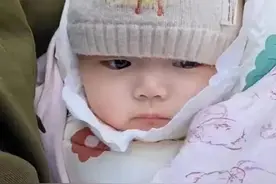 四川弃婴后续，多位网友想要领养，孩子身体健康，眼神让人心疼图片