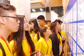 台湾省总计2330多万人，普通人一个月的工资，到底有多少钱？图片