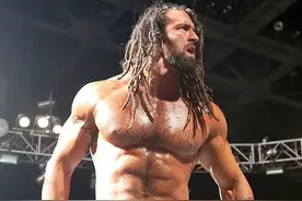 美国250斤猛男变性后爆改外貌，隆胸化妆间减肌成苗条辣妹图片