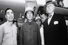 毛主席爱抽烟，重庆谈判时一支烟也没抽，这是怎么做到的图片