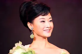 宋祖英与丈夫约定只结婚不生育，39岁却生下儿子，57岁身材如少女图片