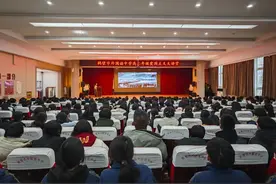 鹤壁市外国语中学高二年级召开爱国主义教育大讲堂图片