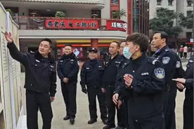 九龙坡区交巡警谢家湾大队：参观廉洁文化展 敲响廉洁自律“警钟”图片