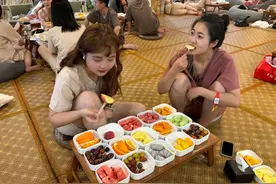 广东女生到哈尔滨体验人生第一次搓澡，大庭广众脱光衣服差点社死图片