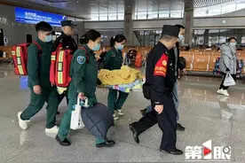 火速转诊 300公里2小时！ 重医附属儿童医院完成首例高铁转运图片