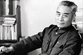 黄维被特赦，73岁回老家痛哭流泪，说：都是我打败仗惹的祸图片