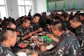 部队参谋总频繁蹭吃蹭喝，连队炊事班采取行动引发改革图片