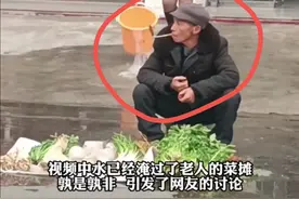 老人沿街卖东西被泼水后续，店面和位置被曝光，网友为老人发声！图片