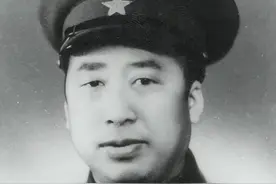 滕代远：红军创始人之一，手下出了3名元帅，为何自己没有军衔？图片