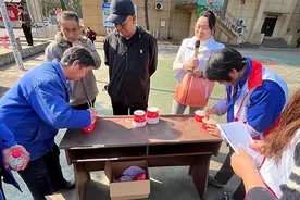 湖北赤壁：趣华舟 动出彩 趣味运动会“嗨”出社区健康新风尚图片