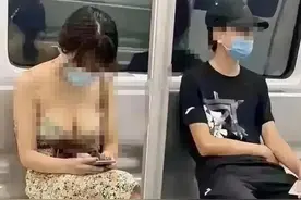 毁三观，上海地铁惊现不堪一幕，这位女子穿着实在太尴尬了图片