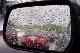 雨天后视镜都是水珠，怎么去除？老司机：牢记这6个办法，清晰安全图片