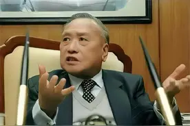 亿万富豪邱德根：八个子女，晚年无钱看病无人探望，皆因娶小姨子图片