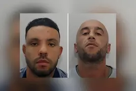 英国2名劫匪引爆取款机抢钱图片