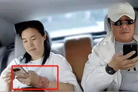 46岁王楠海南过年！穿短裤挽百亿富豪丈夫，故意遮挡千万翡翠手镯图片