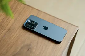 库克还是妥协了？iPhone 15 Pro又降了，低至6848元，网友：无奈图片