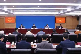 把屁股端端地坐在老百姓这一面，确保检察权为人民行使、让人民满意图片