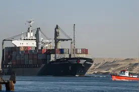 多国商船有“护身符”，穿行红海大摇大摆，外媒：标注有中国元素图片