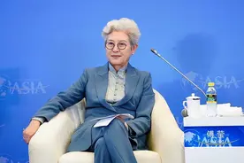 71岁“最美外交官”傅莹，一头白发配旗袍优雅大气，尽显东方之美图片