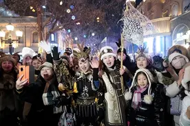 闹大了！小男孩含泪吃面后续，三亚跟着受牵连，店老板后悔莫及图片