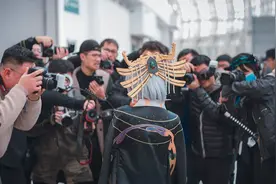 国风第一大长腿coser，她一抬腿，整个漫展能静止三秒钟图片