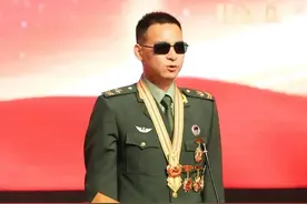 2022年“八一勋章”获得者杜富国，服役期满，军衔能否更进一步？图片