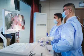 猪内脏上阵巧当”练手神器“，主刀医生功成少耗十年功图片