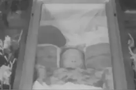 1961年，梅兰芳葬礼现场，宛如沉睡，遗容安详，特批用阴沉木棺材图片