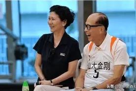 李泽楷开记者招待会前，秘书总要交待记者：不要提她，周凯旋图片