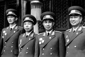 在我军中，究竟是元帅大，还是将军大？军衔和职级会有很大的反差图片