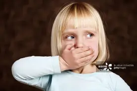 轻视孩子说话大舌头，这些后果很严重！图片