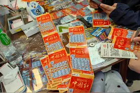 那个刮刮乐中奖100万的年轻人，“消失”了图片