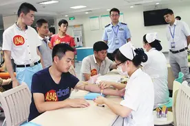 近视眼能当警察吗？人民警察体检标准详解图片